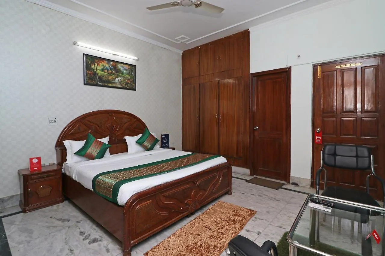 Oyo 10124 Ashiana Guest House Gurgaon 3*,